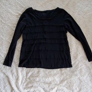 Tshirt with "ruffle" detail.